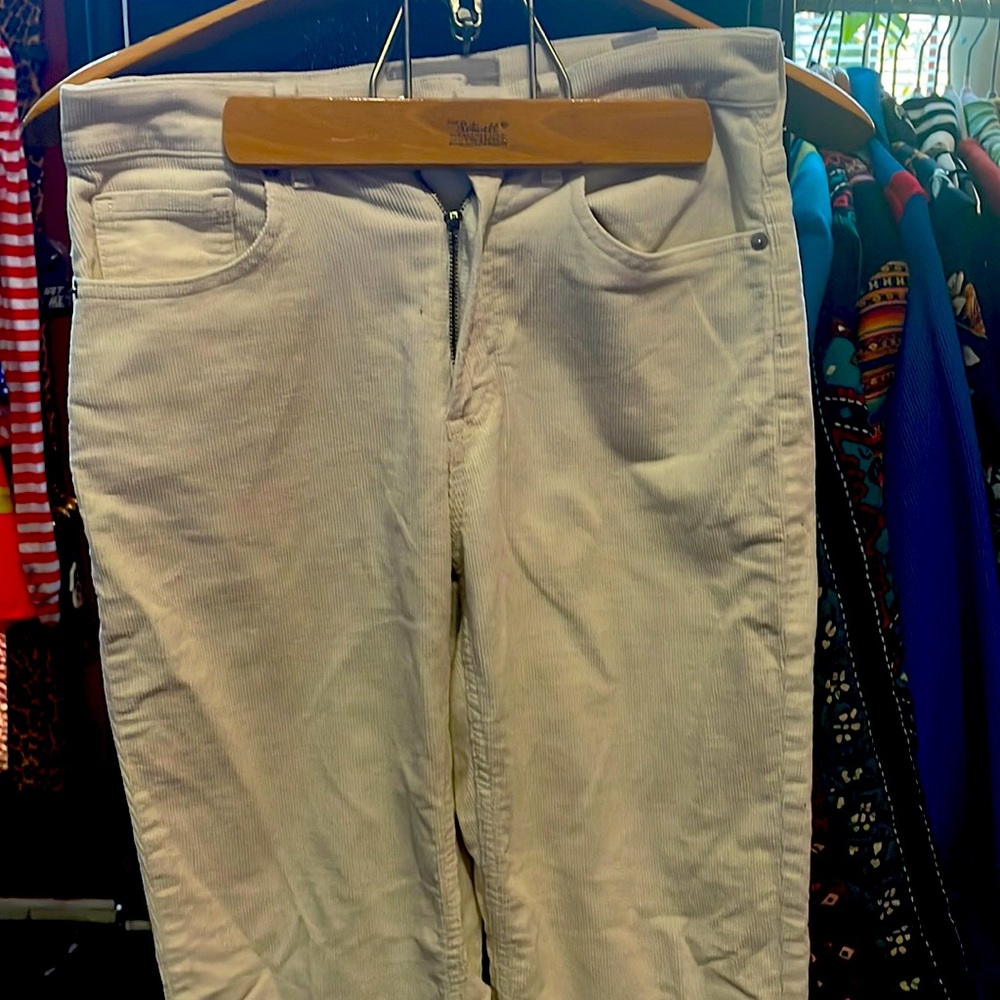 Woman’s EVERLANE. White so soft CORDS. Size 27